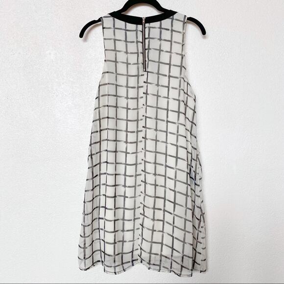 Lush Contrast Crewneck Grid Shift Dress Size Small - Picture 8 of 8